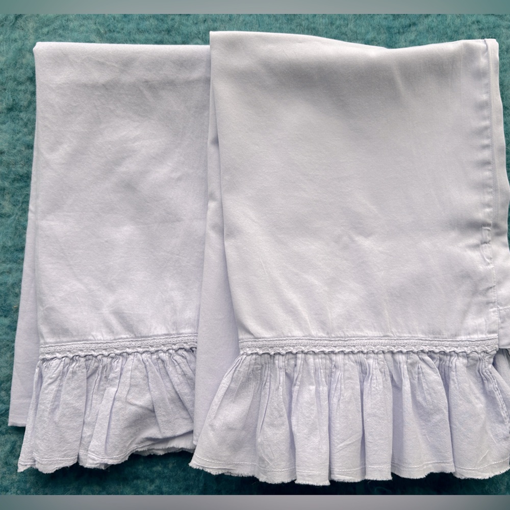 EUC Anthropologie Organic Spa Sateen Ruffled Shams, Lilac, Set of 2, Std - Picture 2 of 2